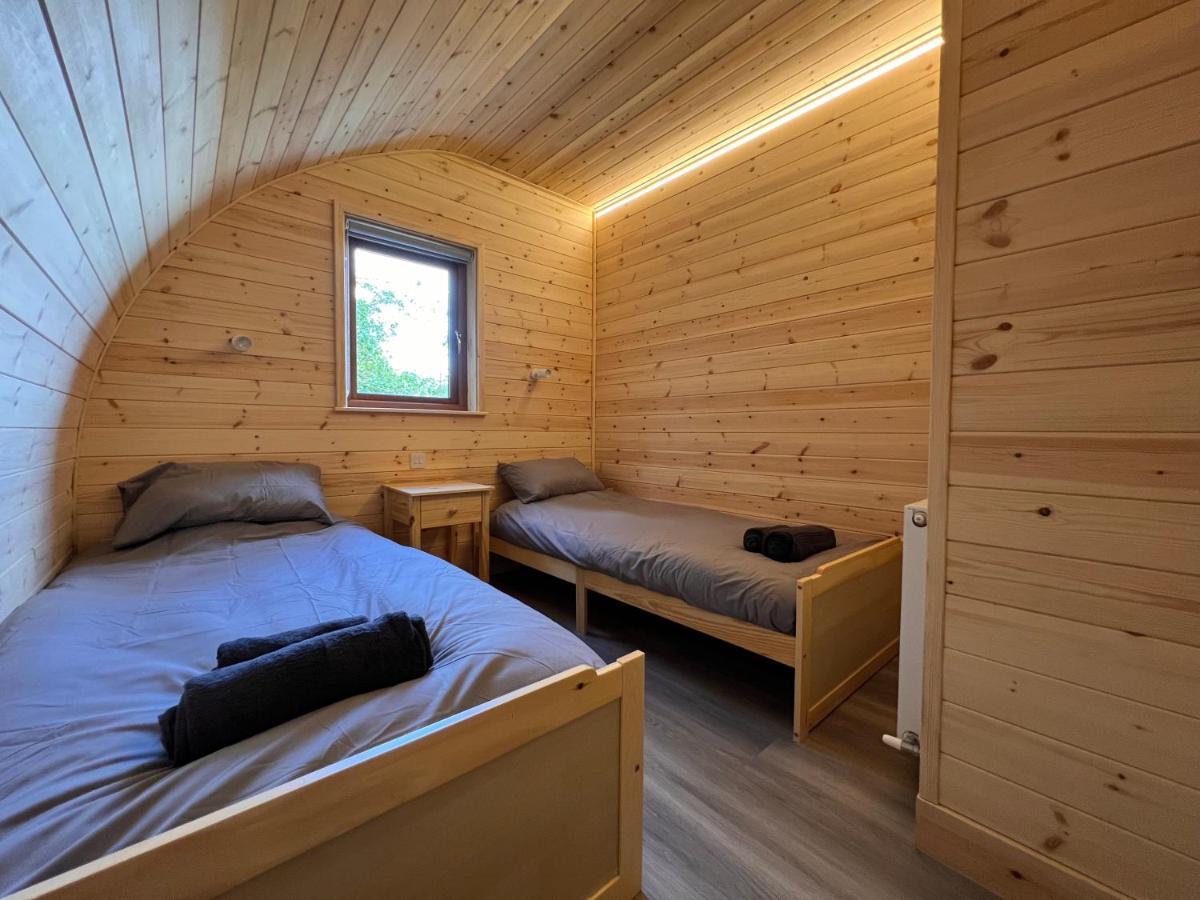 Cosy And Eco-Friendly Cabins Next To 16Th Century Pub Newmarket  Exteriér fotografie